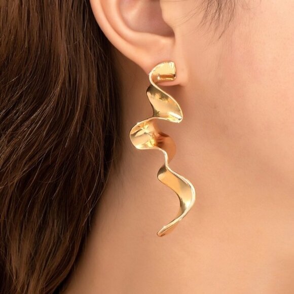 VIOLETTA GOLD ABSTRACT DROP EARRINGS - Picture 2 of 2